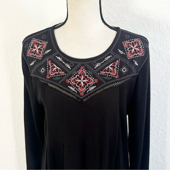 ALCHEMY THREAD Floral Embroidered Waffle Knit Tunic Top Size Medium NWT Casual - Picture 3 of 10